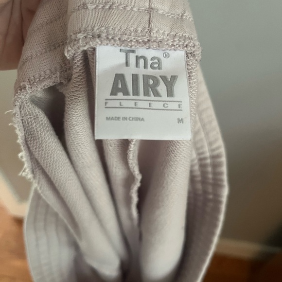 TNA Airy Fleece shorts size medium. Comfy in excellent condition. No pockets. - Picture 4 of 5